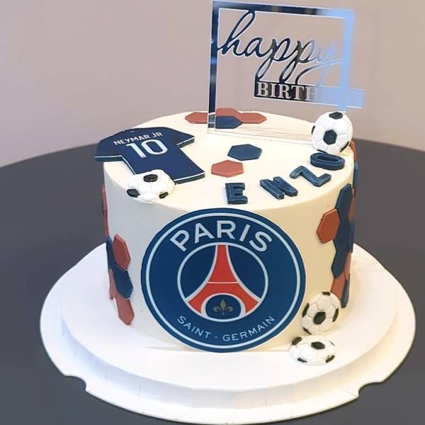 Création d'un gâteau d'anniversaire sur le thème du PSG à Le Châtelet en Brie (77)