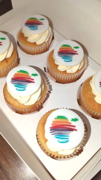 Création de cupcakes 100% sur mesure pour les 50 ans de APPLE à LIEUSAINT (77)